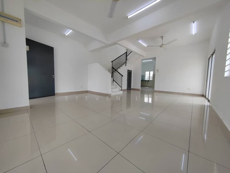 Rumah Teres 2 Tingkat untuk Dijual di Taman Sari Alamanda (Serendah) - Steven Lee - Living Room - PropertyGuru.com.my