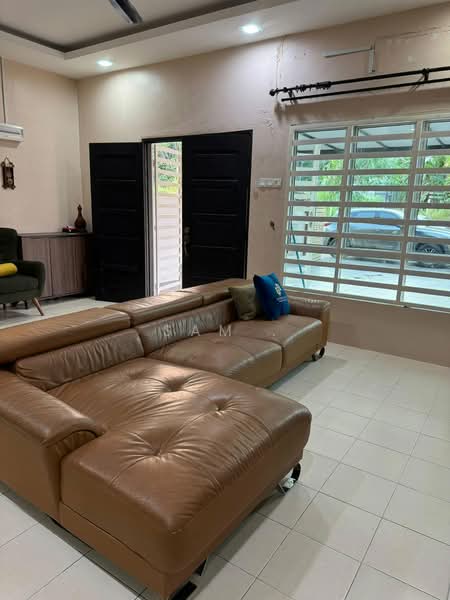 Rumah Teres 2 Tingkat untuk Disewa di Taman Meru (Ipoh) - Sam . - Living Room - PropertyGuru.com.my
