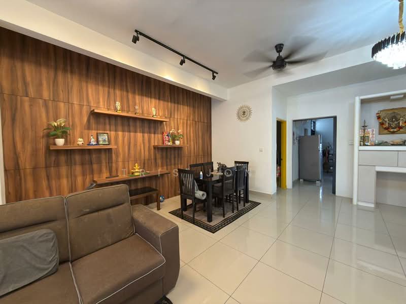 2-storey Terraced House for Rent in Rawang (Selangor) - Tris Jong - Living Room - PropertyGuru.com.my