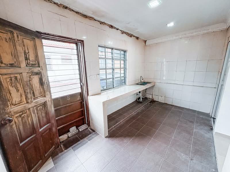 Rumah Teres 2 Tingkat untuk Dijual di Taman Sri Gombak (Gombak) - Faisal Abu Omar - Kitchen - PropertyGuru.com.my