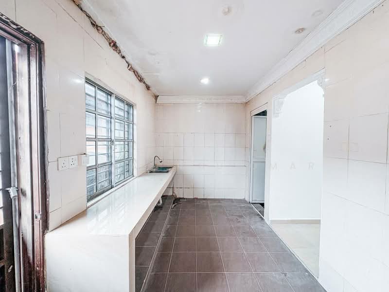 Rumah Teres 2 Tingkat untuk Dijual di Taman Sri Gombak (Gombak) - Faisal Abu Omar - Kitchen - PropertyGuru.com.my