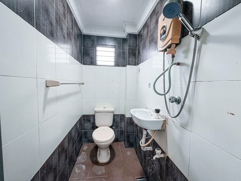 Rumah Teres 2 Tingkat untuk Dijual di Taman Sri Gombak (Gombak) - Faisal Abu Omar - Bathroom - PropertyGuru.com.my