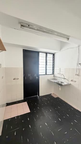Pangsapuri untuk Dijual di Tasik Heights Apartment - Muhammad Ridhuan Jaafar - Kitchen - PropertyGuru.com.my