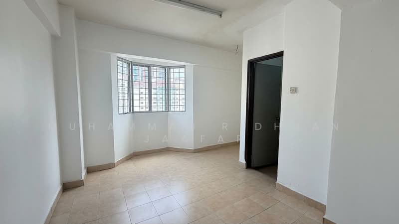 Pangsapuri untuk Dijual di Tasik Heights Apartment - Muhammad Ridhuan Jaafar - Living Room - PropertyGuru.com.my