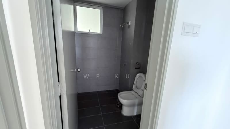 Kondominium untuk Dijual di E Park Residence - WP Kue - Bathroom - PropertyGuru.com.my