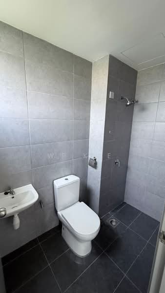 Kondominium untuk Dijual di E Park Residence - WP Kue - Bathroom - PropertyGuru.com.my