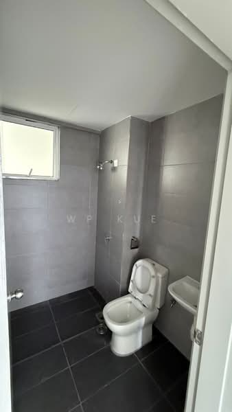 Kondominium untuk Dijual di E Park Residence - WP Kue - Bathroom - PropertyGuru.com.my
