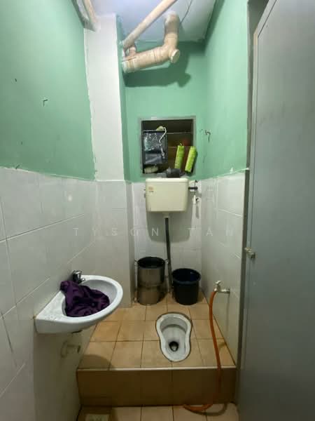 Apartment for Sale at Sri Ros Apartment - Tyson Tan - Bathroom - PropertyGuru.com.my