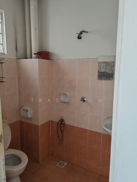 Pangsapuri untuk Dijual di Merdeka Villa - Tracy Sow - Bathroom - PropertyGuru.com.my