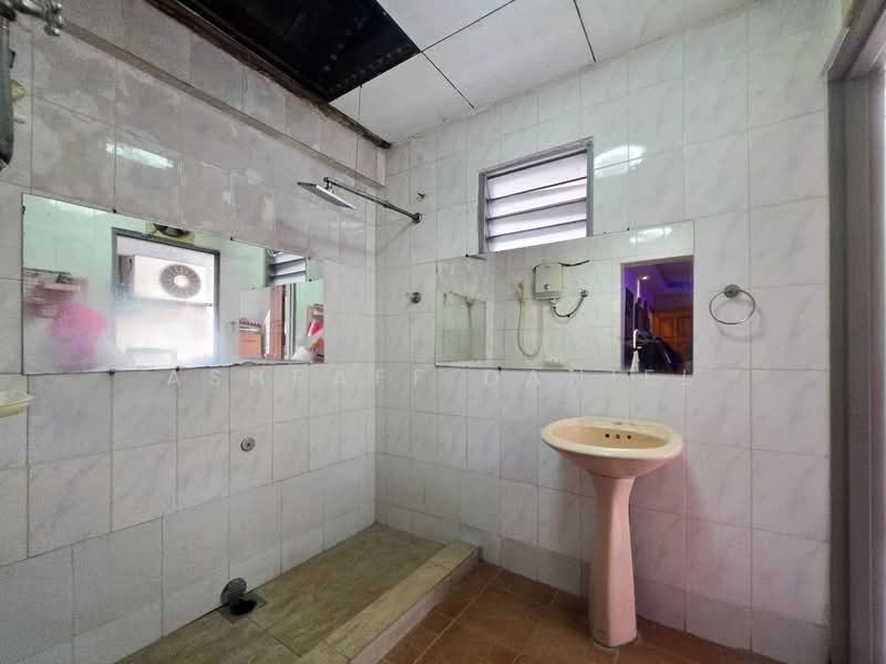 Rumah Teres untuk Dijual di Bandar Tun Hussein Onn (Cheras) - Ashraff Daniel - Bathroom - PropertyGuru.com.my