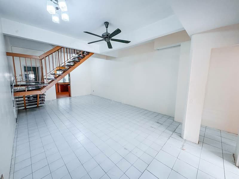 2-storey Terraced House for Sale in Taman Sri Gombak (Gombak) - Faisal Abu Omar - Living Room - PropertyGuru.com.my