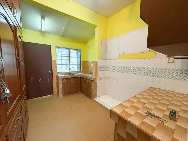 2-storey Terraced House for Sale in Taman Sri Gombak (Gombak) - Faisal Abu Omar - Kitchen - PropertyGuru.com.my