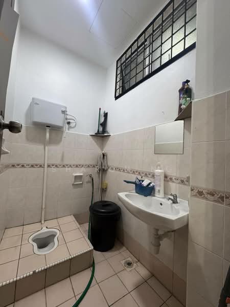 Rumah Teres 2 Tingkat untuk Dijual di Taman Setia Indah (Tebrau) - Sharon Ng - Bathroom - PropertyGuru.com.my