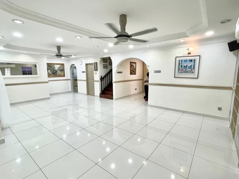 Rumah Berkembar untuk Dijual di Seksyen 9 (Shah Alam) - Ashraff Daniel - Living Room - PropertyGuru.com.my