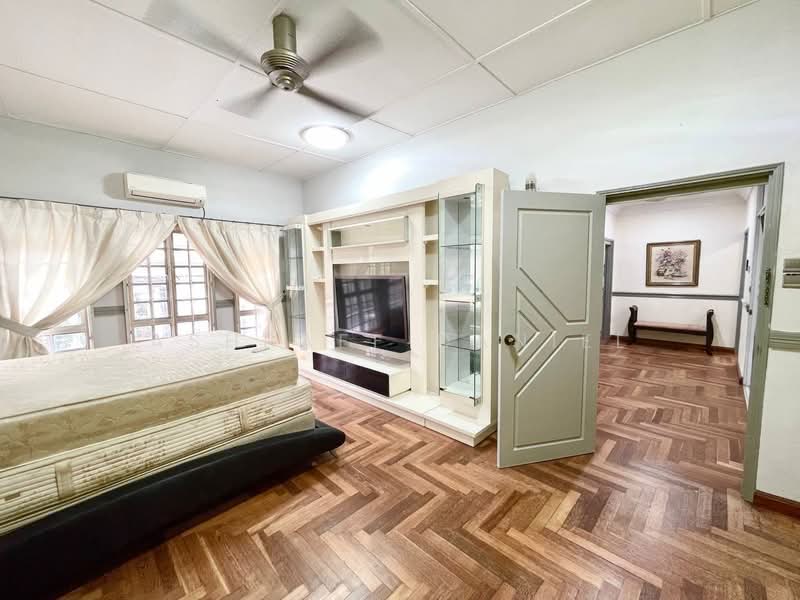 Rumah Berkembar untuk Dijual di Seksyen 9 (Shah Alam) - Ashraff Daniel - Bedroom - PropertyGuru.com.my
