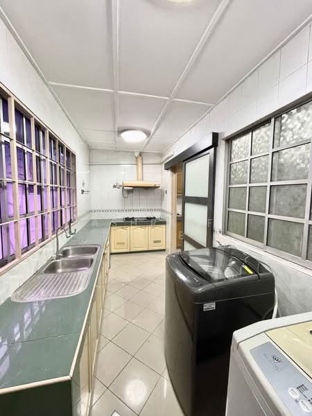 Rumah Berkembar untuk Dijual di Seksyen 9 (Shah Alam) - Ashraff Daniel - Kitchen - PropertyGuru.com.my