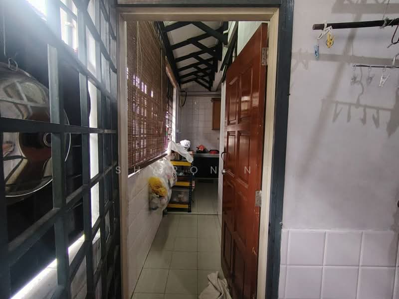 2-storey Terraced House for Sale in Taman Molek (Johor Bahru) - Sharon Ng - Kitchen - PropertyGuru.com.my