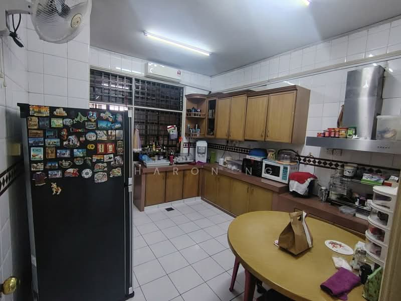 2-storey Terraced House for Sale in Taman Molek (Johor Bahru) - Sharon Ng - Kitchen - PropertyGuru.com.my