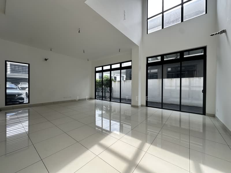 Rumah Berkembar untuk Dijual di Setia Alam (Selangor) - Jess Tee - Living Room - PropertyGuru.com.my