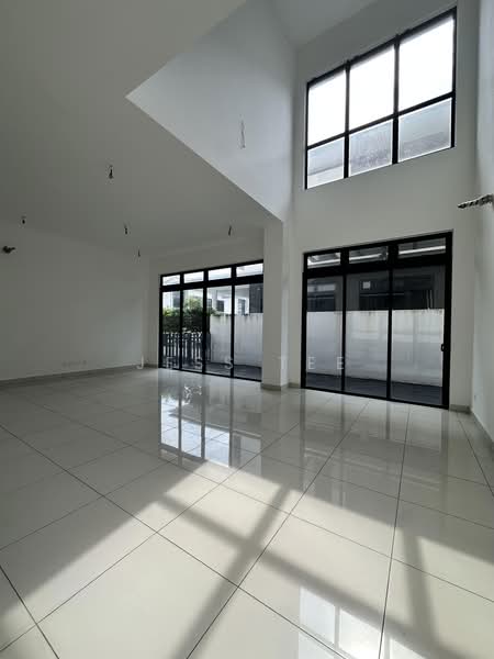 Rumah Berkembar untuk Dijual di Setia Alam (Selangor) - Jess Tee - Living Room - PropertyGuru.com.my