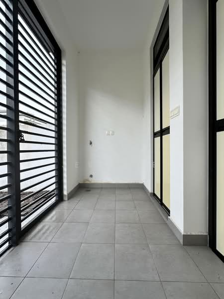 Rumah Berkembar untuk Dijual di Setia Alam (Selangor) - Jess Tee - Balcony - PropertyGuru.com.my