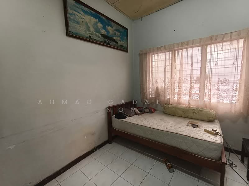 Bungalow for Sale in Kampung Sungai Penchala (Sungai Penchala) - Ahmad Gadafi Md Nor - Bedroom - PropertyGuru.com.my