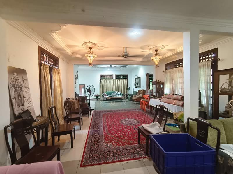 Bungalow for Sale in Kampung Sungai Penchala (Sungai Penchala) - Ahmad Gadafi Md Nor - Living Room - PropertyGuru.com.my