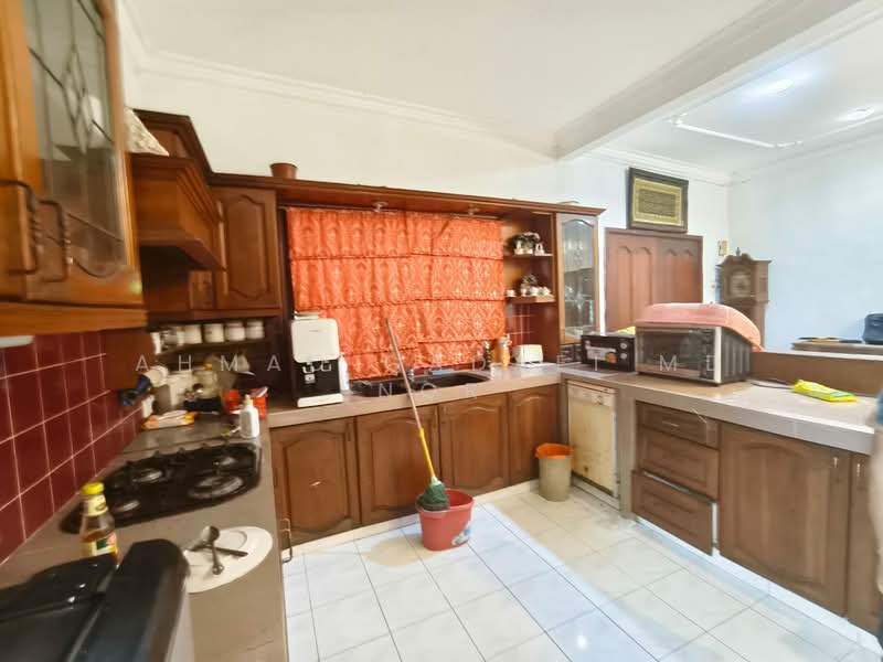 Bungalow for Sale in Kampung Sungai Penchala (Sungai Penchala) - Ahmad Gadafi Md Nor - Kitchen - PropertyGuru.com.my