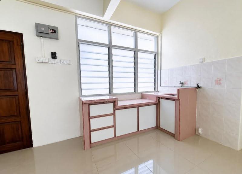 Rumah Flat untuk Disewa di Taman Bunga Merah - Jerry Tan - Kitchen - PropertyGuru.com.my
