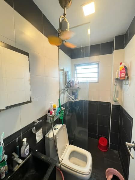 1.5-storey Terraced House for Sale in Bandar Sri Damansara (Selangor) - Kim Meng Lew - Bathroom - PropertyGuru.com.my