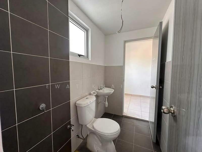 Rumah Teres untuk Disewa di Sepang (Selangor) - Ewat Khairul - Bathroom - PropertyGuru.com.my