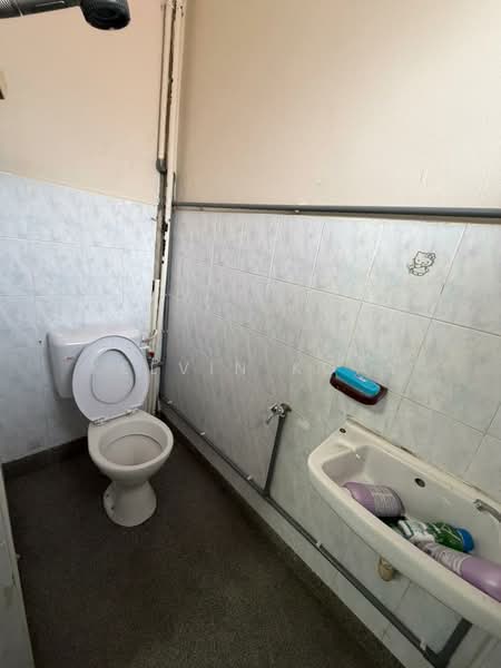 2-storey Terraced House for Sale in Taman Molek (Johor Bahru) - Kelvin Koay - Bathroom - PropertyGuru.com.my