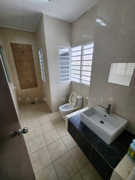 Semi-Detached House for Sale in Sutera Damansara (Damansara Damai) - Raymond Siew - Bathroom - PropertyGuru.com.my