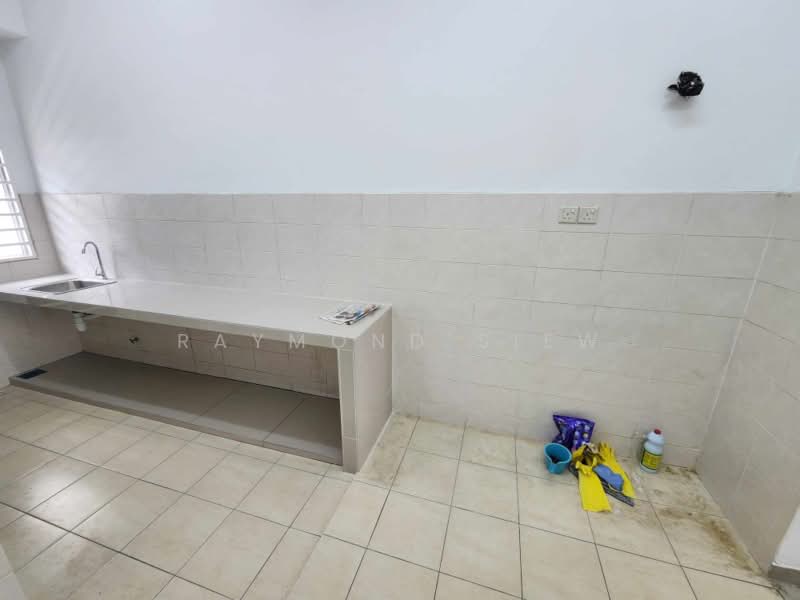 Semi-Detached House for Sale in Sutera Damansara (Damansara Damai) - Raymond Siew - Kitchen - PropertyGuru.com.my