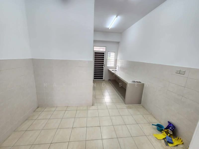 Semi-Detached House for Sale in Sutera Damansara (Damansara Damai) - Raymond Siew - Kitchen - PropertyGuru.com.my