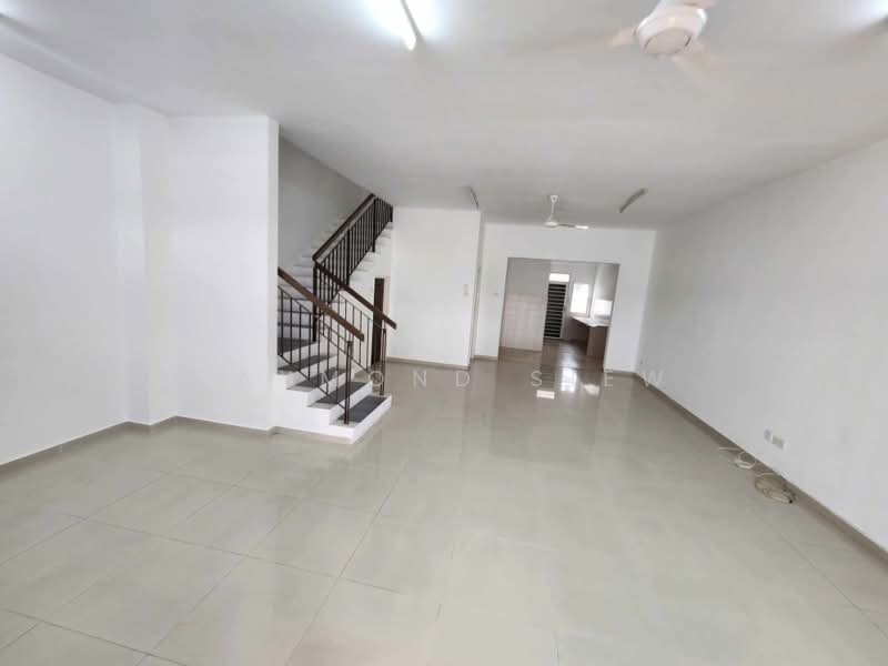 Semi-Detached House for Sale in Sutera Damansara (Damansara Damai) - Raymond Siew - Living Room - PropertyGuru.com.my