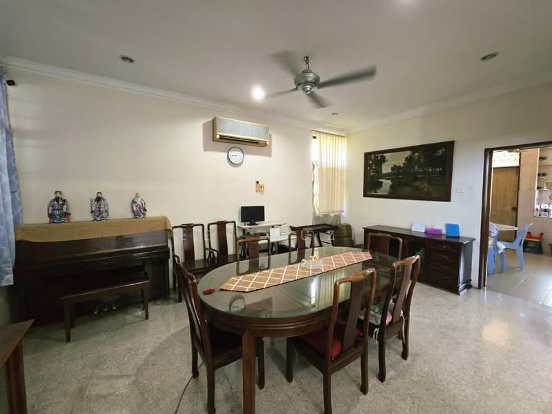 Rumah Banglo untuk Dijual di Taman Canning (Ipoh) - Lee Muzi - Dining Room - PropertyGuru.com.my