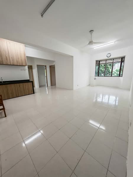 Pangsapuri untuk Disewa di Sempadan Indah Apartment - Leong . - Living Room - PropertyGuru.com.my