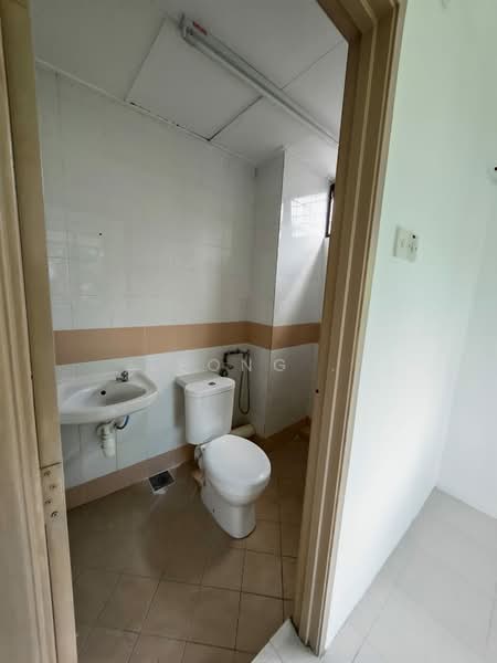Pangsapuri untuk Disewa di Sempadan Indah Apartment - Leong . - Bathroom - PropertyGuru.com.my