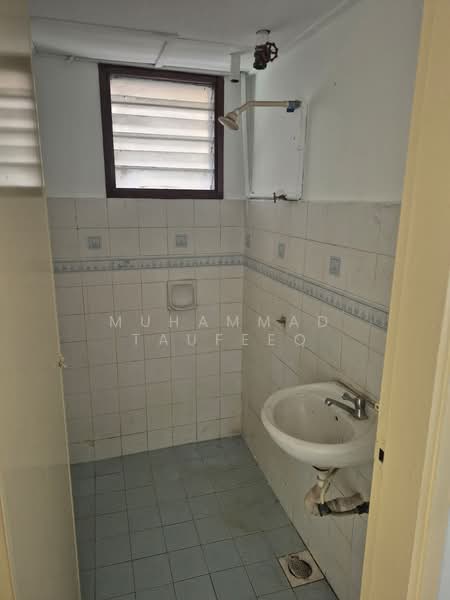 Apartment for Rent at Subang Perdana Goodyear Court 5 - Muhammad Taufeeq - Bathroom - PropertyGuru.com.my