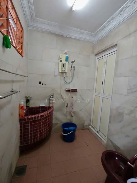 1-storey Terraced House for Sale in Taman Johor Jaya (Johor Bahru) - JAN AU - Bathroom - PropertyGuru.com.my