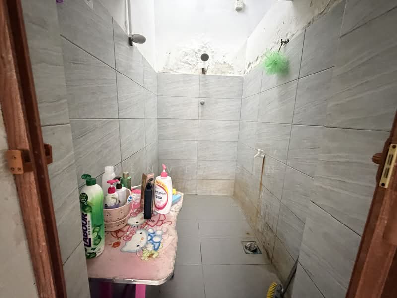 Rumah Teres 1 Tingkat untuk Dijual di Salak South (Kuala Lumpur) - Denver Sin - Bathroom - PropertyGuru.com.my