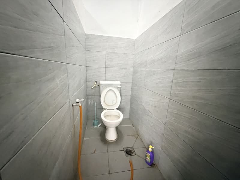 Rumah Teres 1 Tingkat untuk Dijual di Salak South (Kuala Lumpur) - Denver Sin - Bathroom - PropertyGuru.com.my