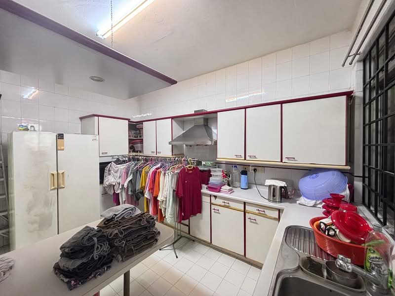 Semi-Detached House for Sale in Taman Pelangi (Johor Bahru) - Zoey Lee - Kitchen - PropertyGuru.com.my