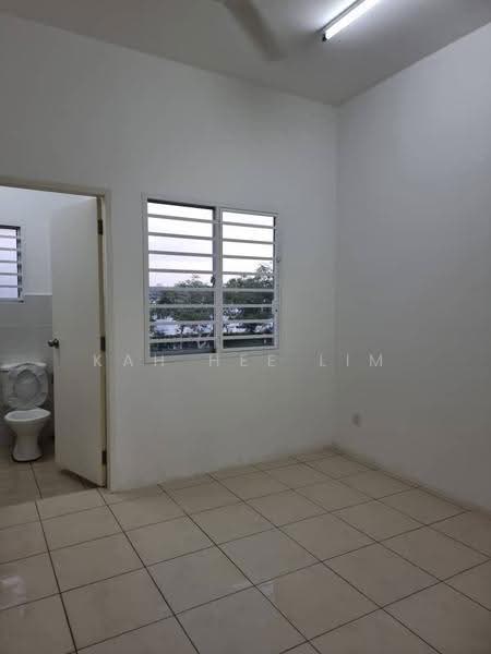 Rumah Teres 2-Tingkat untuk Disewa di Iringan Bayu (Seremban) - Kah Hee Lim - Bathroom - PropertyGuru.com.my