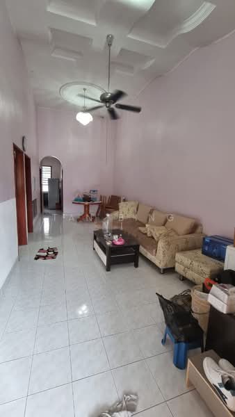 Rumah Teres 1 Tingkat untuk Dijual di Taman Puteri Wangsa (Ulu Tiram) - Tan Bing Yi - Living Room - PropertyGuru.com.my