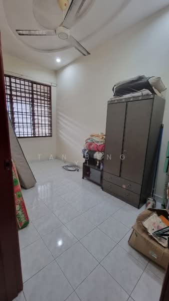 Rumah Teres 1 Tingkat untuk Dijual di Taman Puteri Wangsa (Ulu Tiram) - Tan Bing Yi - Bedroom - PropertyGuru.com.my