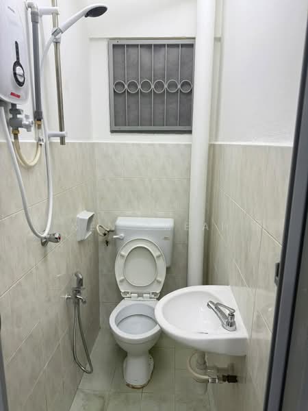Apartment for Rent at Pangsapuri Cemara - Ken Cheah - Bathroom - PropertyGuru.com.my