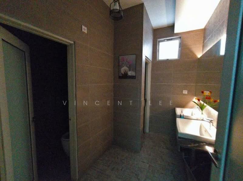 Detached Factory for Sale in Taman Sri Haneco (Semenyih) - Vincent Lee - Bathroom - PropertyGuru.com.my