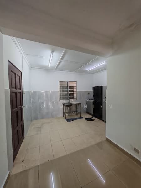 Semi-Detached House for Sale in Kota Damansara (Selangor) - Philip Yun Tiong Thien - Kitchen - PropertyGuru.com.my